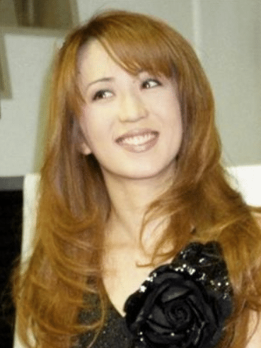 A smiling Iijima Ai.