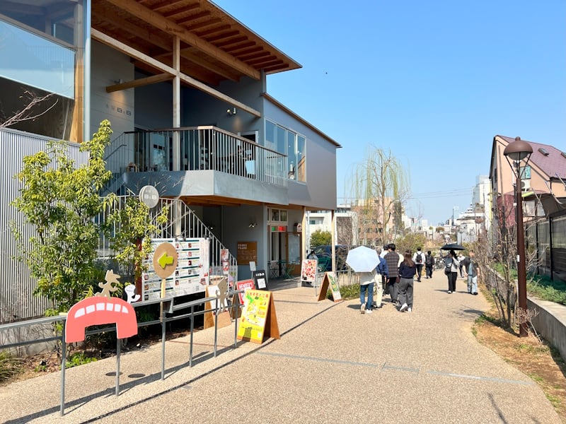 Bonus Track, a short walk from the station, is a new development that still retains the classic Shimokitazawa feel. Here you'll find bookstores, coffee shops, restaurants, and a lively public market. 