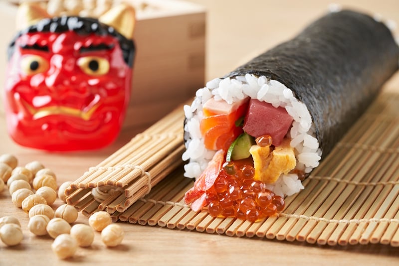 Picture of an oni mask and ehomaki