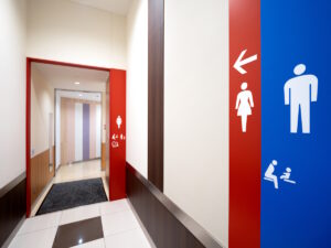 Signs for men's and women's toilets in Japan